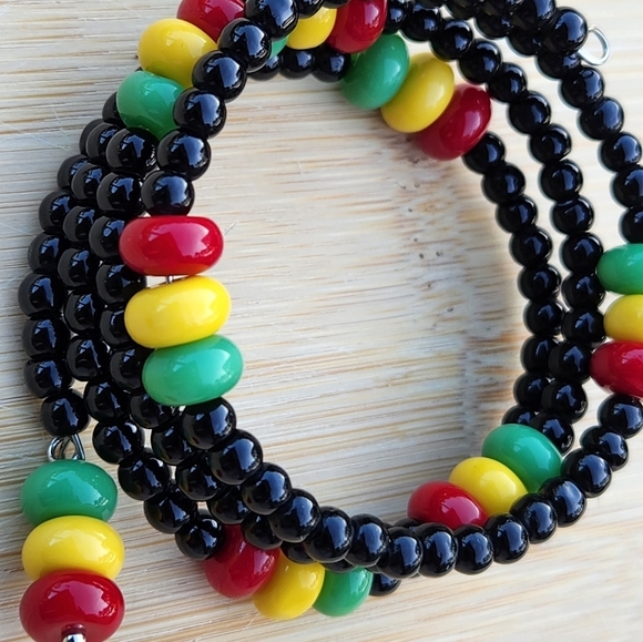 Hand Crafted Memory Wire Beaded Bracelet Black Green Yellow Red Juneteenth Small - Picture 7 of 9